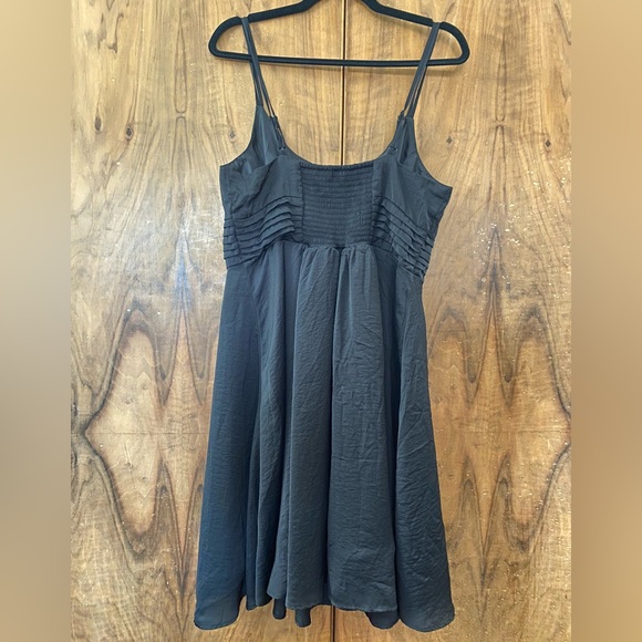 H&M spaghetti strap dress - Picture 2 of 4